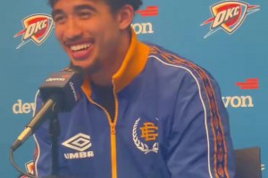 一段中国高中生在教室打球视频，勾起了无数人的回忆！