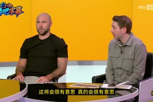 哈登女友对着镜子自拍，这臀部是登哥喜欢的类型！🙊